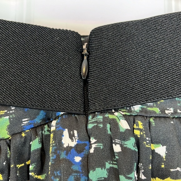 BCBG Generation Patterned Skirt | Size 6 - Picture 6 of 9